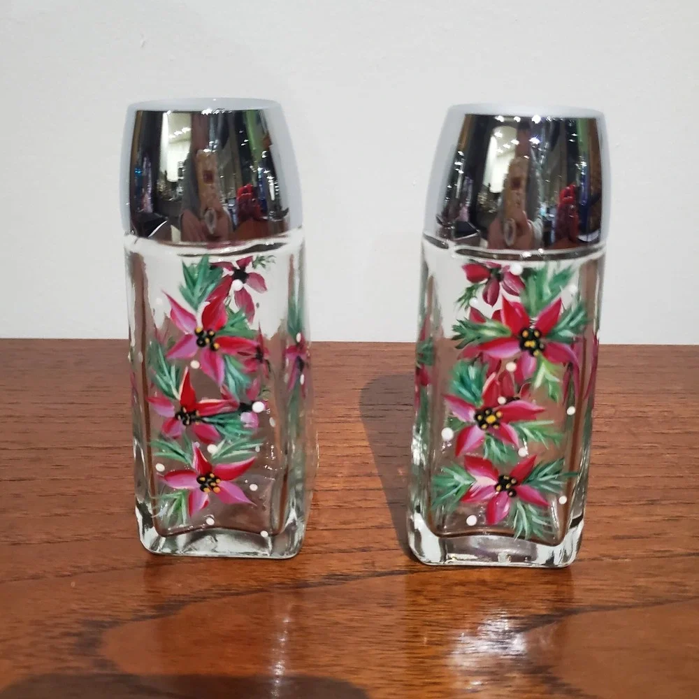 hand painted salt and pepper shakers poinsettia design‎ christmas winter signed